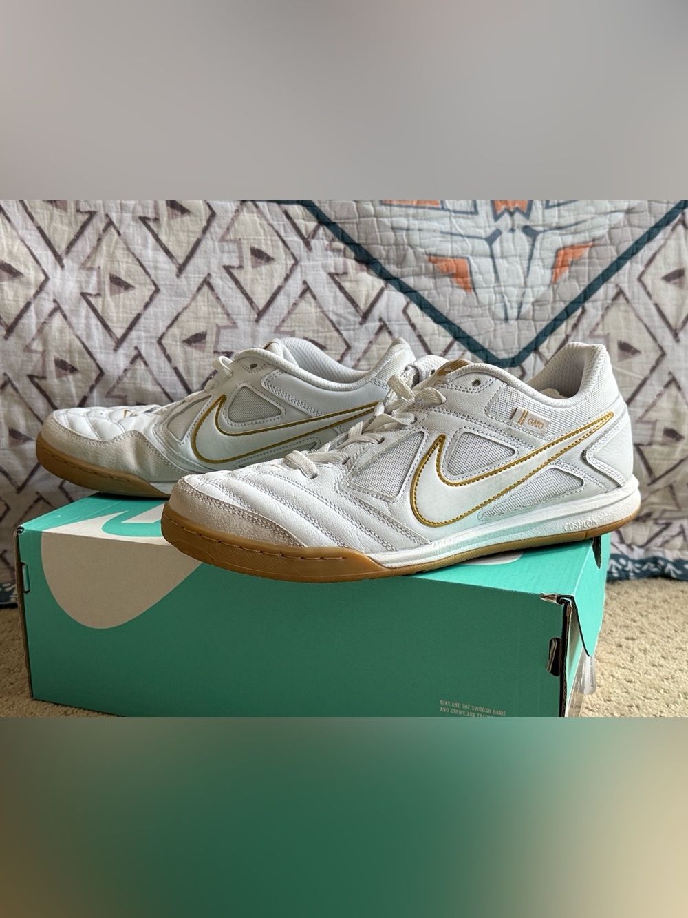 *EUC* Nike SB Gato Indoor Soccer Sneakers, White, Gold, Sz 9M Unisex